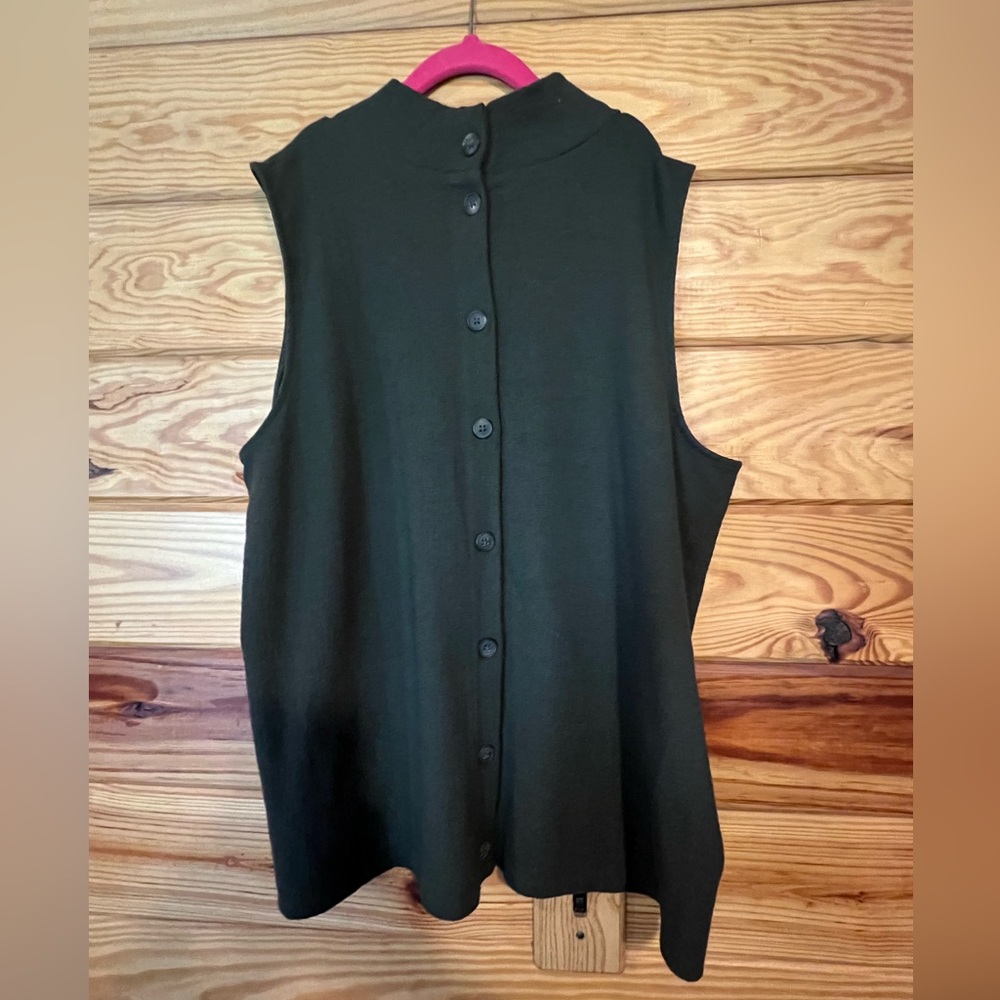 Loft button down tank top in green.